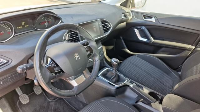 Peugeot 308 image 1