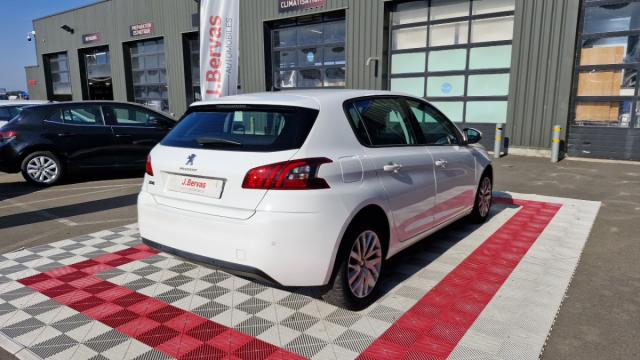 Peugeot 308 image 2