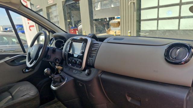 Renault Trafic image 2