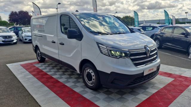 Renault Trafic image 2