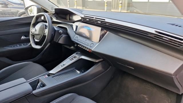 Peugeot 308 image 1