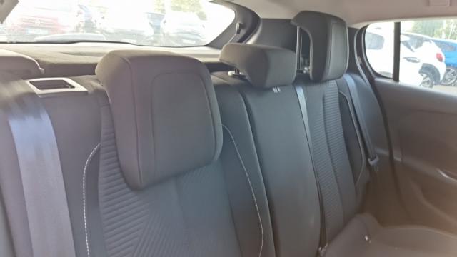 Peugeot 308 image 8