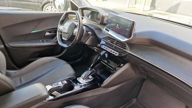Peugeot 2008 image 2