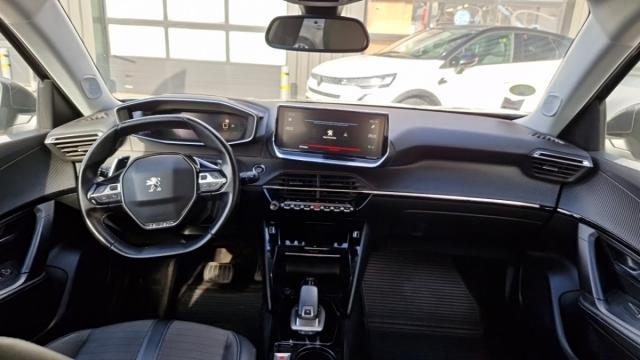 Peugeot 2008 image 8