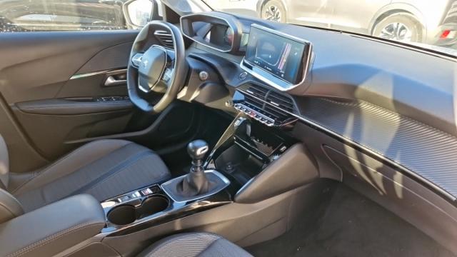 Peugeot 208 image 2