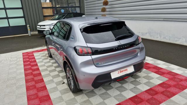 Peugeot 208 image 8