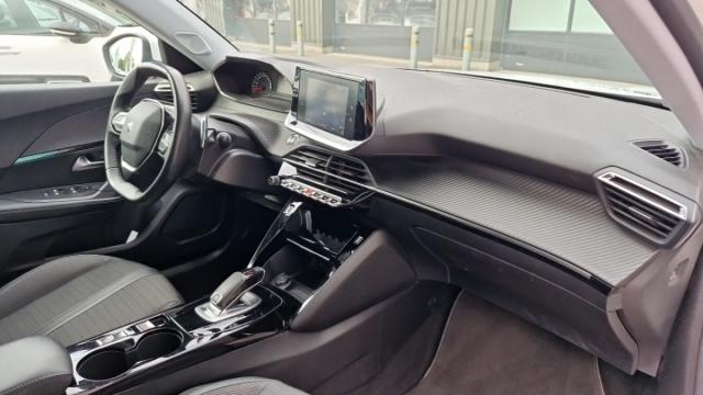 Peugeot 2008 image 8