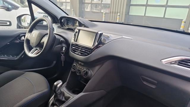 Peugeot 208 image 6