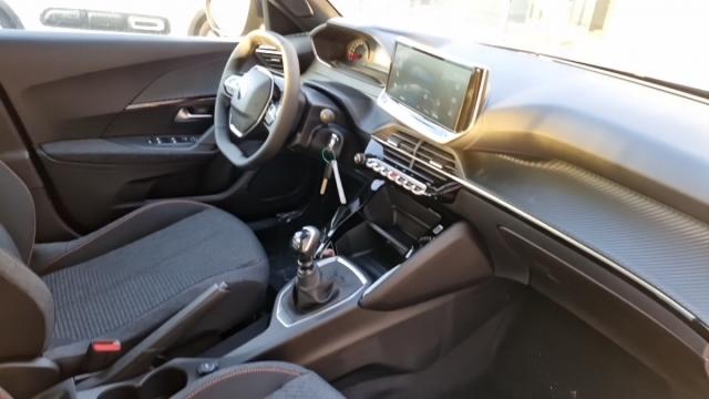 Peugeot 2008 image 3