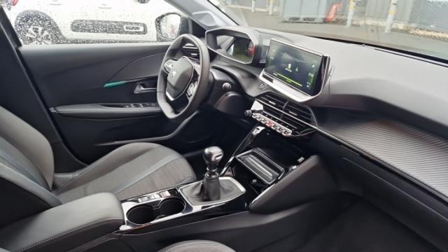 Peugeot 208 image 8