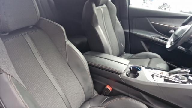 Peugeot 5008 image 2