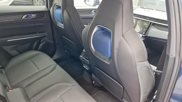 Lynk & Co 01 image 8