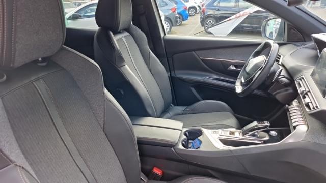 Peugeot 3008 image 3