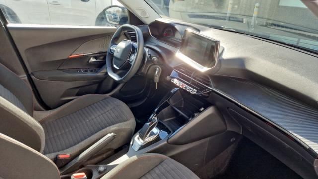 Peugeot 2008 image 3