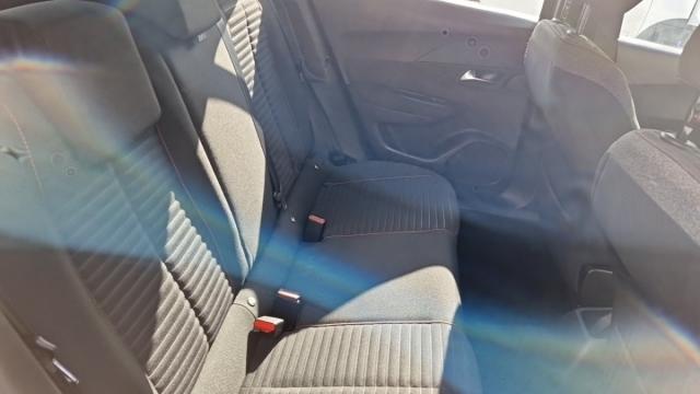 Peugeot 2008 image 2