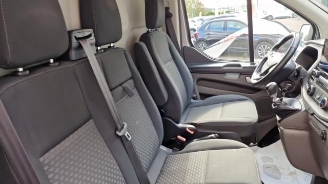 Ford Transit Custom image 2