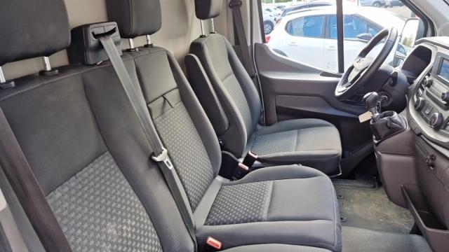 Ford Transit image 8