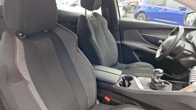 Peugeot 3008 image 3