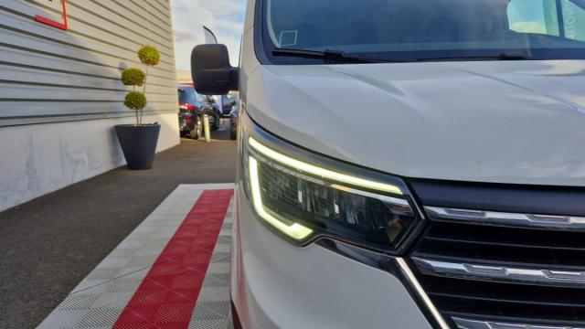 Renault Trafic image 1
