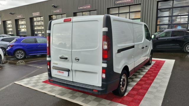 Nissan Nv300 image 1
