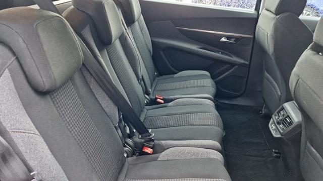 Peugeot 5008 image 1