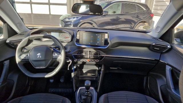 Peugeot 2008 image 2