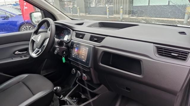 Renault Express Van image 9
