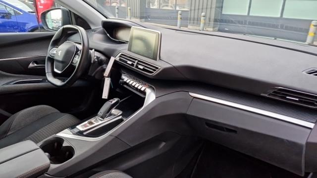 Peugeot 5008 image 2