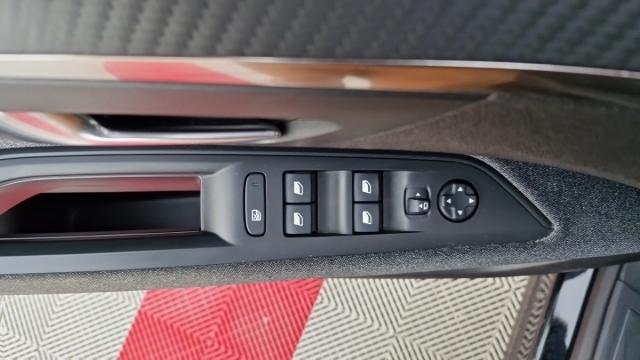 Peugeot 5008 image 1