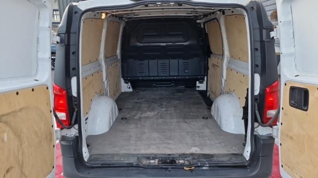 Mercedes Benz Vito image 2