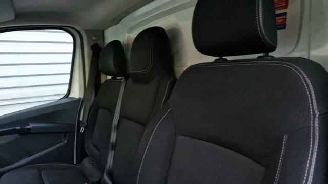Renault Trafic image 2