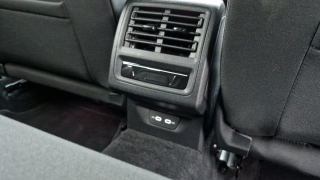 Volkswagen Golf image 9