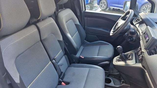 Renault Express Van image 2