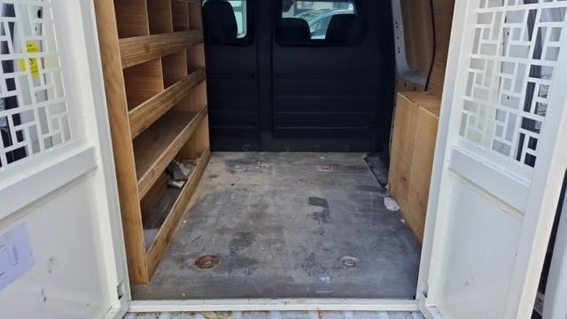 Renault Express Van image 3