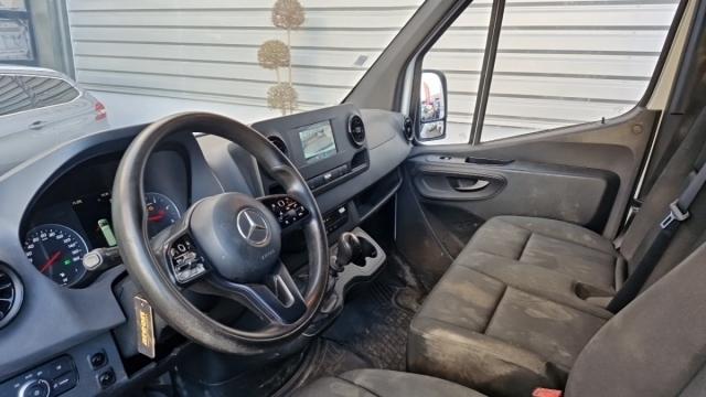 Mercedes Benz Sprinter image 2