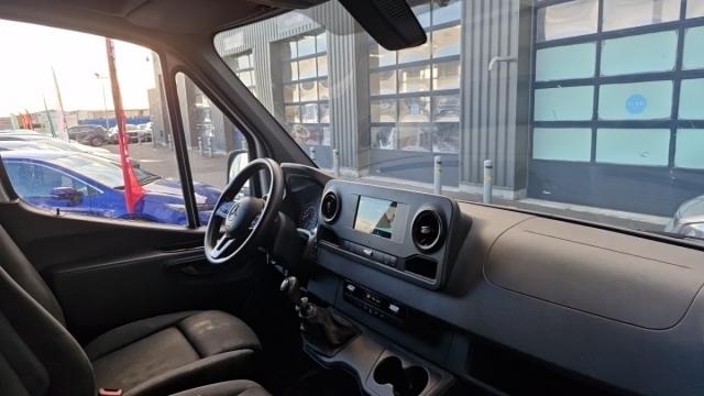 Mercedes Benz Sprinter image 1