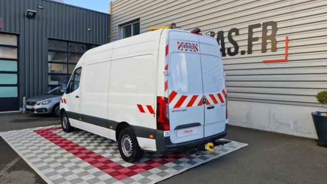 Mercedes Benz Sprinter image 3