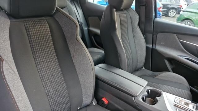 Peugeot 3008 image 2