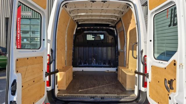 Renault Master image 2
