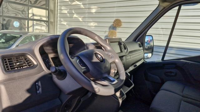 Renault Master image 2