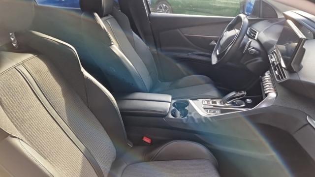 Peugeot 3008 image 3