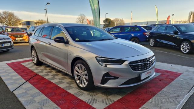 Opel Insignia Sports Tourer image 1