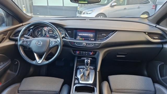 Opel Insignia Sports Tourer image 3