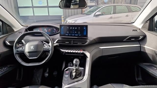 Peugeot 3008 image 2