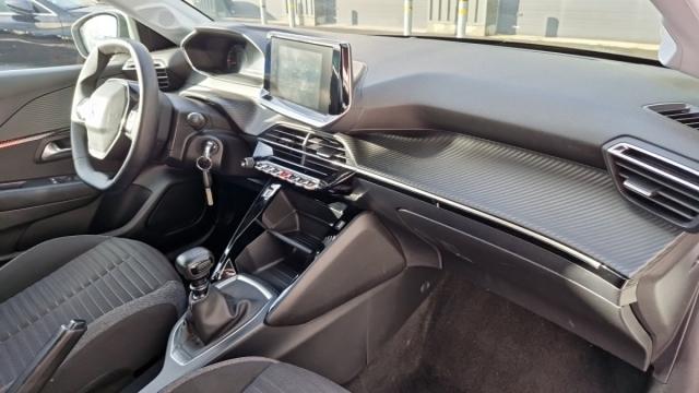 Peugeot 208 image 8