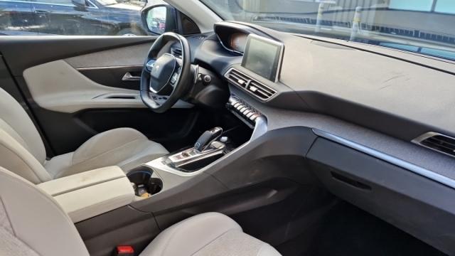 Peugeot 3008 image 3