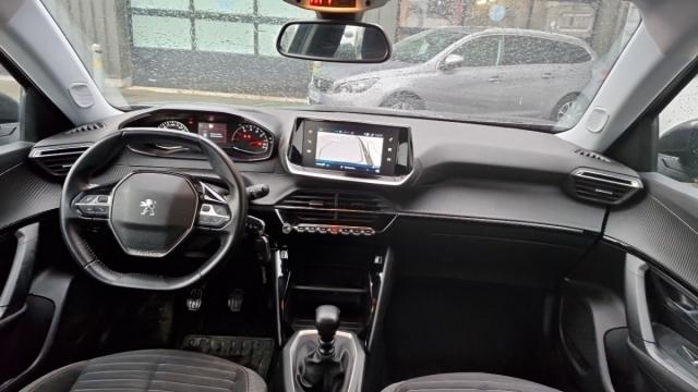 Peugeot 2008 image 3