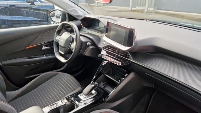 Peugeot 208 image 5