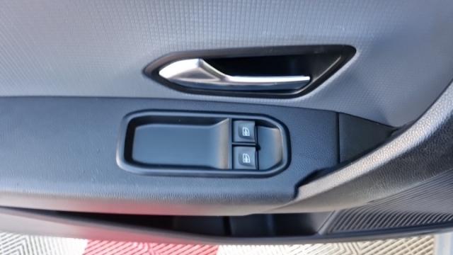 Renault Express Van image 9