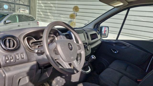 Renault Trafic image 2